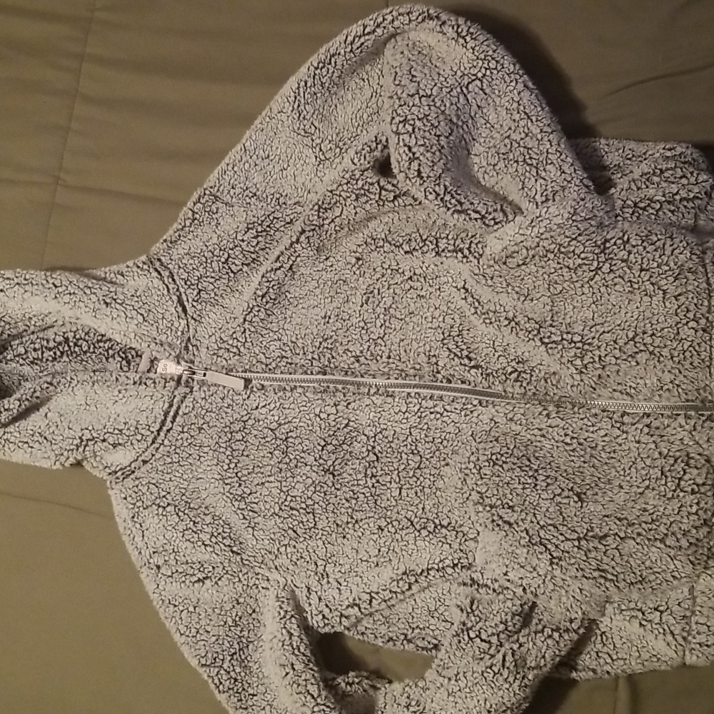 So brand grey faux fur polyester sherpa jacket size: small